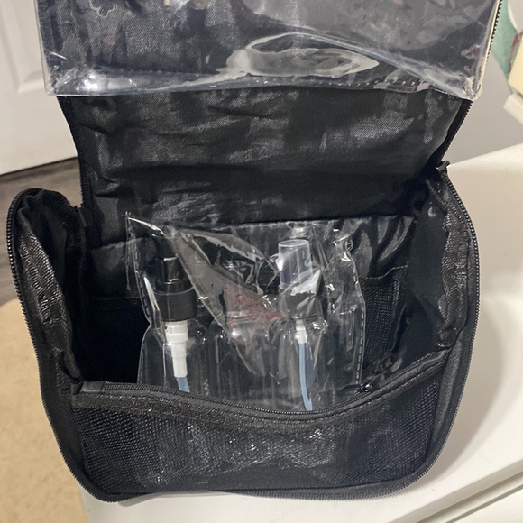 Rae Dunn Brand New travel toiletry bag - Picture 4 of 5